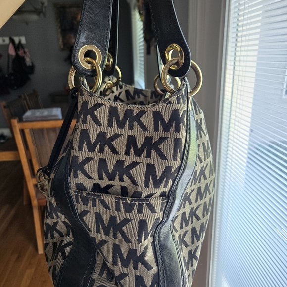 Michael Kors Black and Tan Women's Bag - Picture 4 of 13
